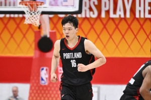 媒体人：杨瀚森下个任务是打国家队 能否参考夏联给他主动进攻？