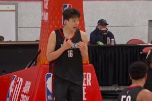 很针对！杨瀚森连续两球被吹进攻犯规 他非常惊讶：why？？？