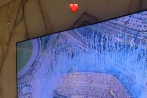 乔治娜晒观看西班牙夺冠庆典照，并贴上红色爱心表情❤️