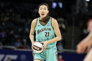 中国德比！飞翼加时负自由人 李月汝4中3拿7分 韩旭2中1得2分2板